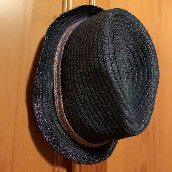 Girls hat size 4/6X made by OshKosh B’Gosh - Picture 3 of 6